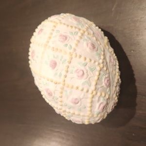 Easter Silvestri "Celebrations" coll. Porcelain Bisque Trinket Box new